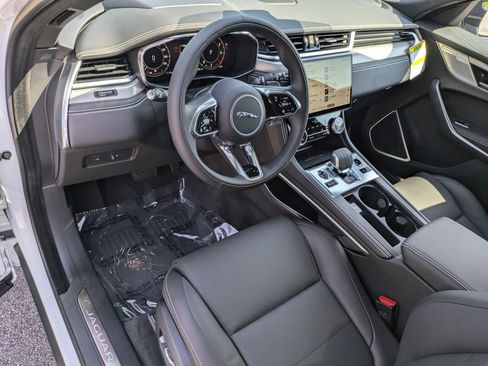 New 2026 Jaguar F-PACE R-Dynamic S image 9