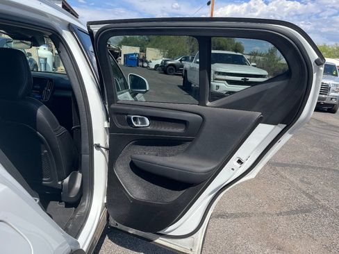 Used 2023 Volvo XC40 B5 Plus AWD/4WD image 16