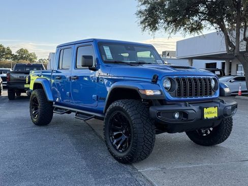 New 2025 Jeep Gladiator Sport image 2