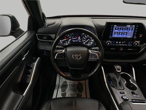 Used 2021 Toyota Highlander XSE image 15