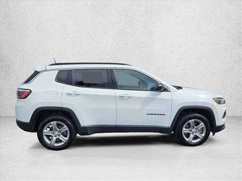Used 2024 Jeep Compass Latitude image 4