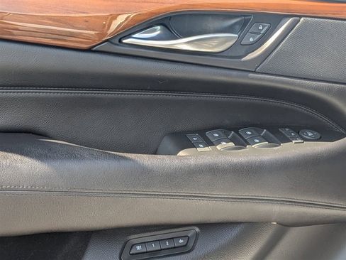 Used 2017 Cadillac Escalade Luxury image 13