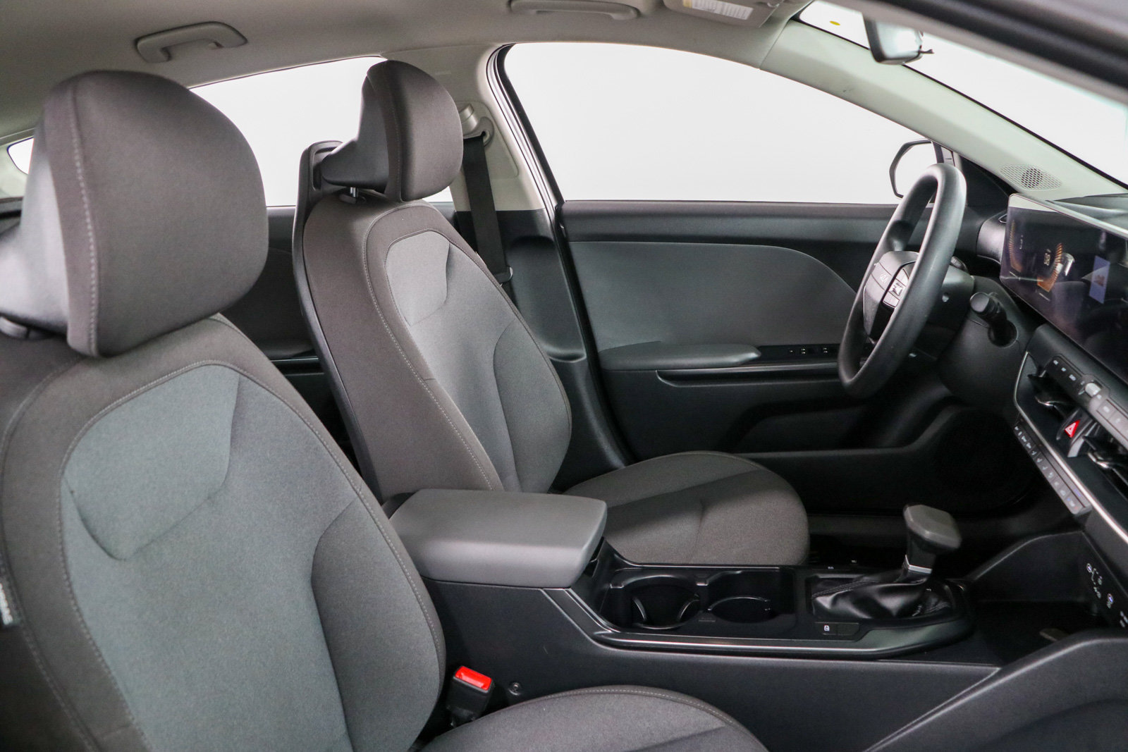 Used 2025 Kia K4 FWD image 26