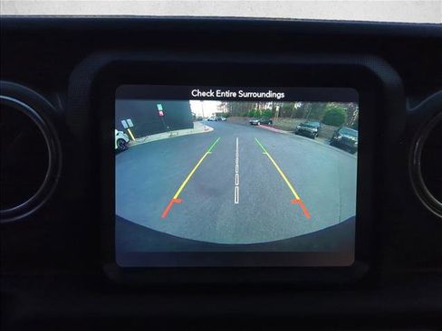 Used 2018 Jeep Wrangler Unlimited Sahara image 14