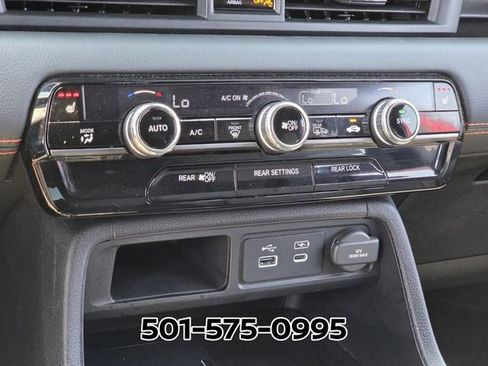 Used 2025 Honda Pilot TrailSport image 27