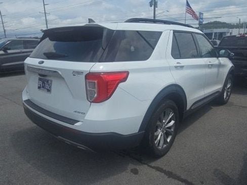 Used 2021 Ford Explorer XLT w/ Equipment Group 202A AWD/4WD image 9