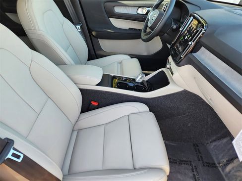 New 2026 Volvo XC40 B5 Ultra w/ Climate Package image 19