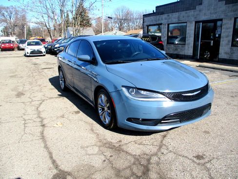 Used 2015 Chrysler 200 S image 1