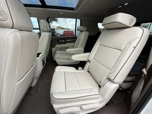 Used 2022 GMC Yukon XL Denali image 30