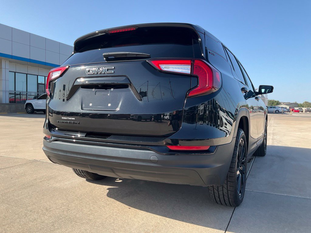 Used 2023 GMC Terrain SLE w/ Driver Convenience Package FWD image 34