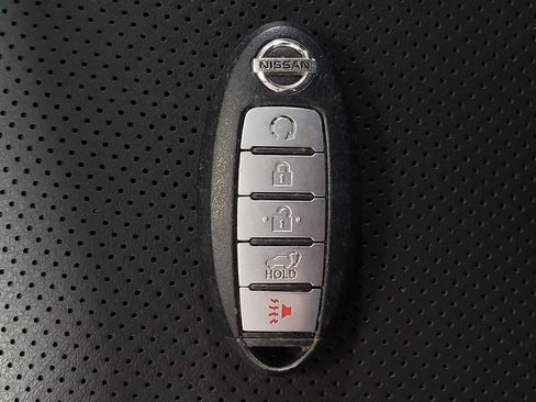 Used 2018 Nissan Rogue SL FWD image 32