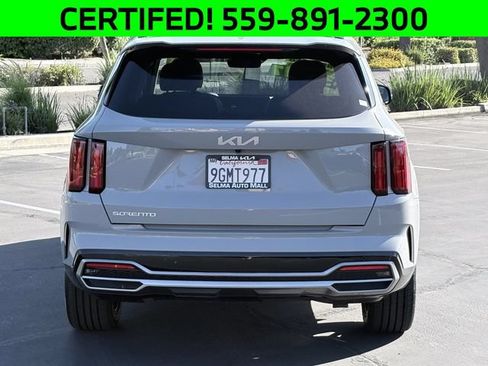 Certified 2023 Kia Sorento SX FWD image 5