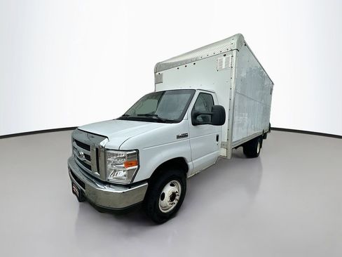 Used 2017 Ford E-450 and Econoline 450 Super Duty RWD image 2