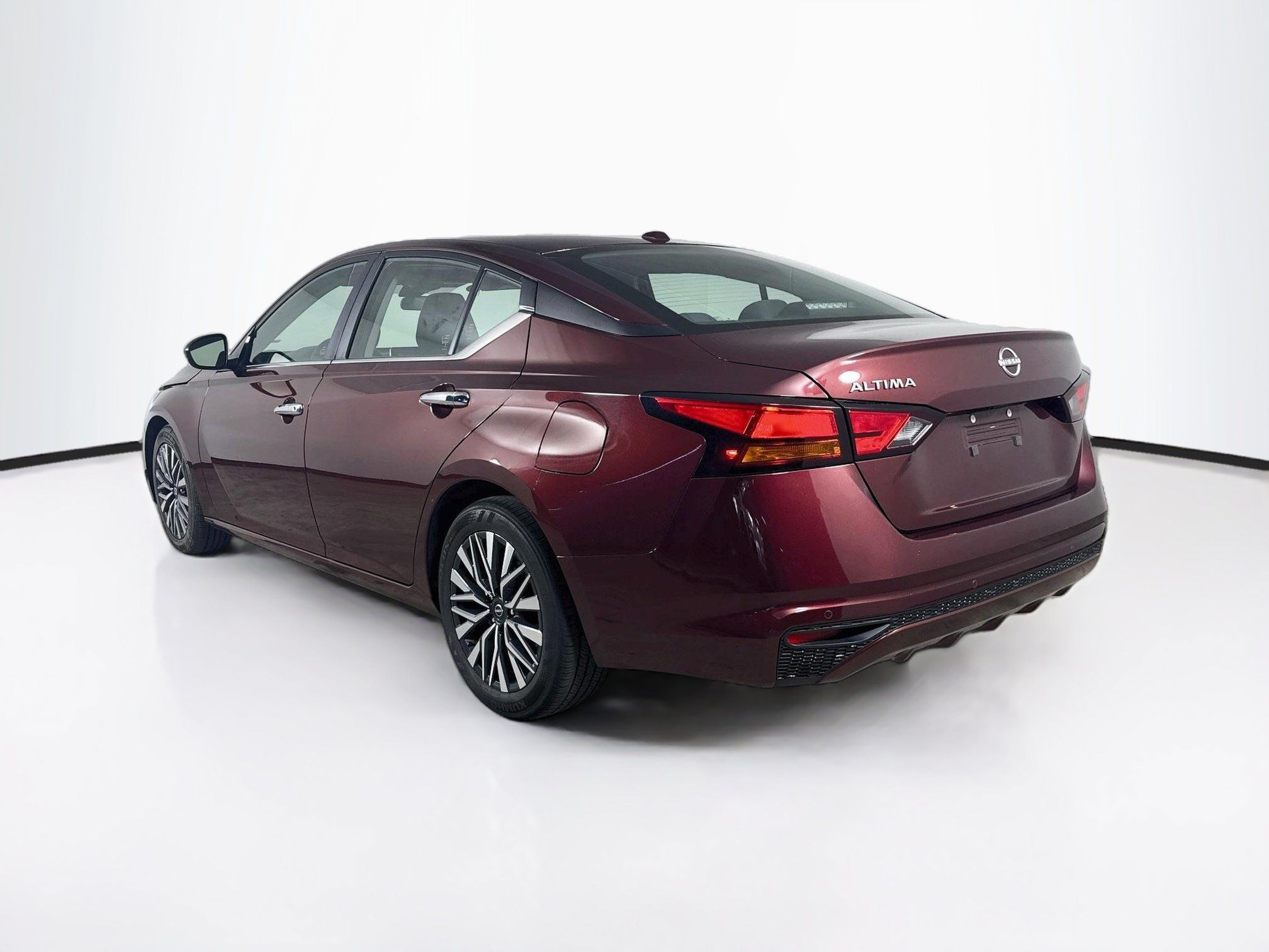 Used 2025 Nissan Altima 2.5 SV FWD image 28