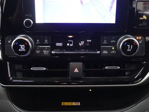 Used 2023 Toyota Highlander XLE image 31