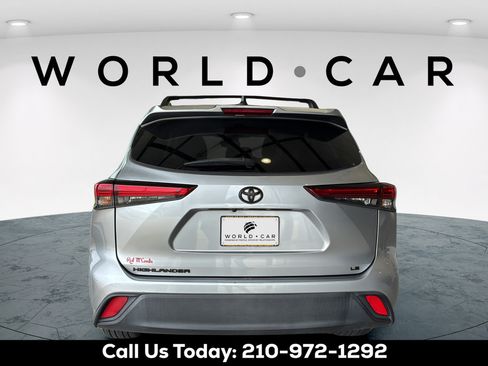 Used 2022 Toyota Highlander LE FWD image 6
