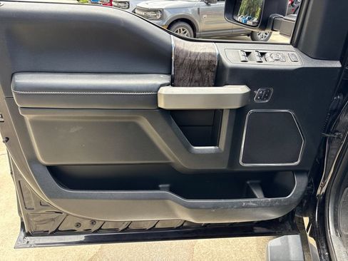 Used 2018 Ford F250 Lariat w/ Lariat Value Package AWD/4WD image 11