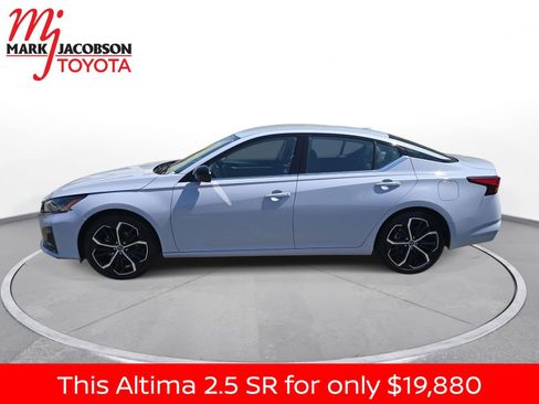 Used 2024 Nissan Altima 2.5 SR FWD image 14