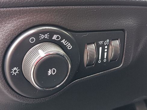 Used 2020 Jeep Compass Latitude image 9