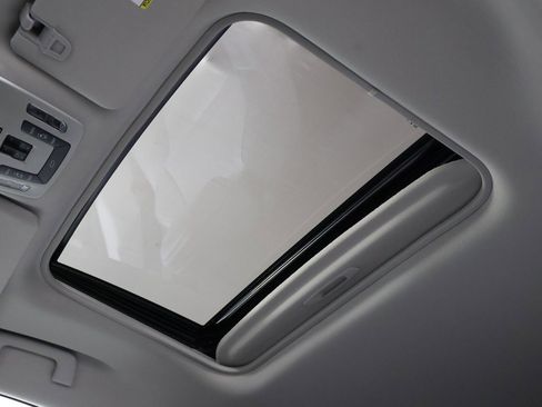 Used 2023 Toyota Sienna XLE image 19