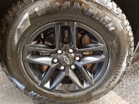 Used 2020 Chevrolet Silverado 1500 LT Trail Boss image 3