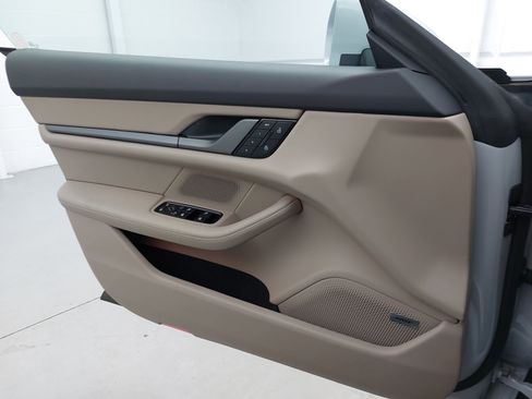 New 2025 Porsche Taycan image 29