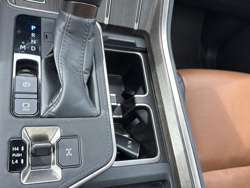 Used 2024 Lexus GX 550 w/ Accessory Package (2T) AWD/4WD image 29