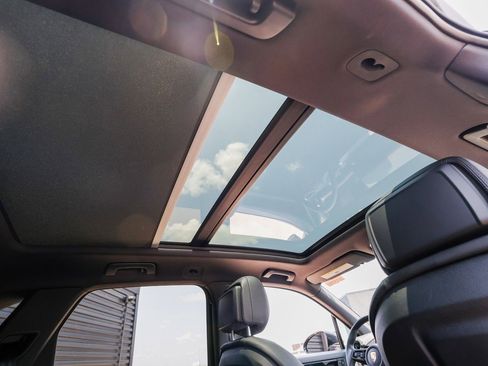 Certified 2025 Porsche Cayenne image 29