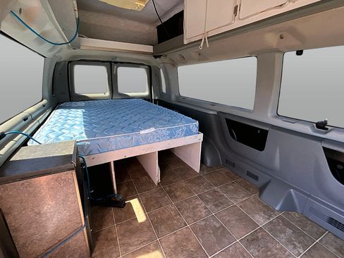 Used 2005 Ford E-350 and Econoline 350 XL RWD image 23