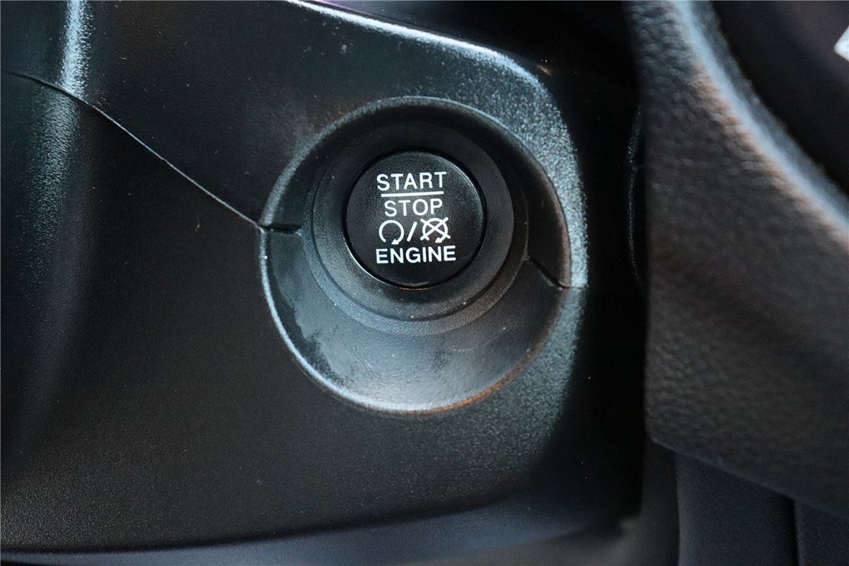 Used 2018 Jeep Compass Latitude FWD image 37
