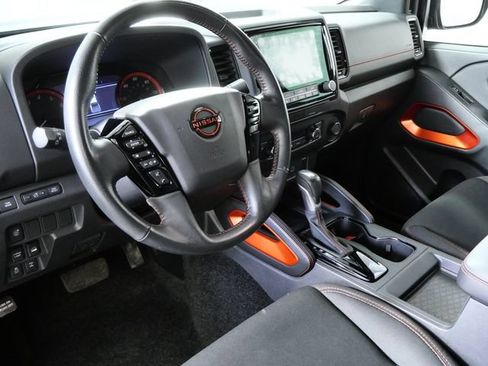 Used 2022 Nissan Frontier PRO-4X w/ Technology Package AWD/4WD image 3