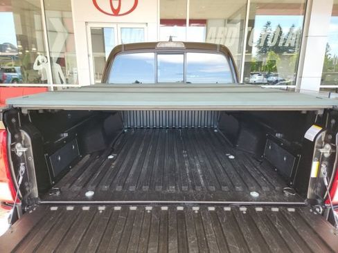 Certified 2017 Toyota Tacoma SR5 w/ Tow Package AWD/4WD image 13