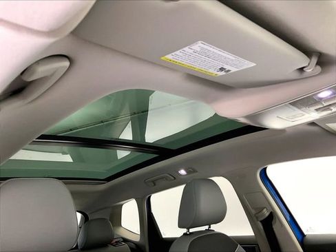 Certified 2023 Volkswagen Taos SE w/ Panoramic Sunroof Package FWD image 26