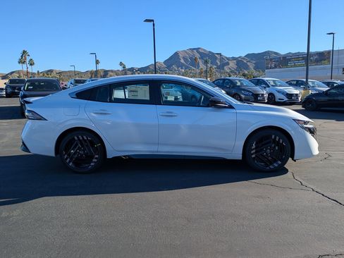 New 2026 Nissan Sentra SR w/ Floor Mat Package image 5