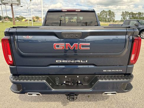 Used 2022 GMC Sierra 1500 Denali w/ Denali Premium Package AWD/4WD image 5