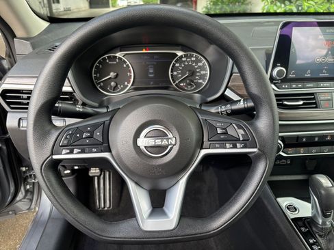 Used 2025 Nissan Altima 2.5 SV FWD image 29