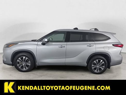 Used 2022 Toyota Highlander XLE AWD/4WD image 8