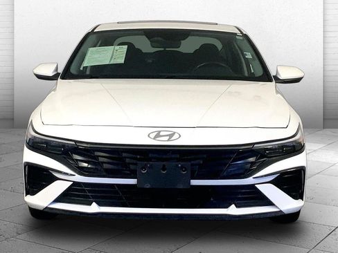Used 2025 Hyundai Elantra SEL FWD image 2