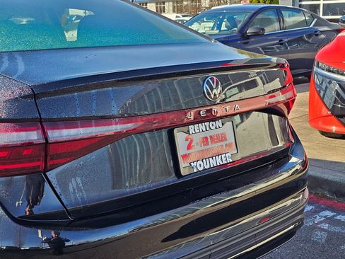 Used 2025 Volkswagen Jetta S image 10