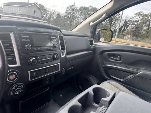 Used 2017 Nissan Titan S image 25