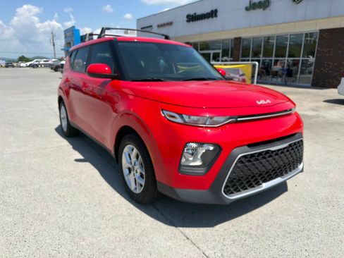 Used 2022 Kia Soul LX w/ Technology Package FWD image 4