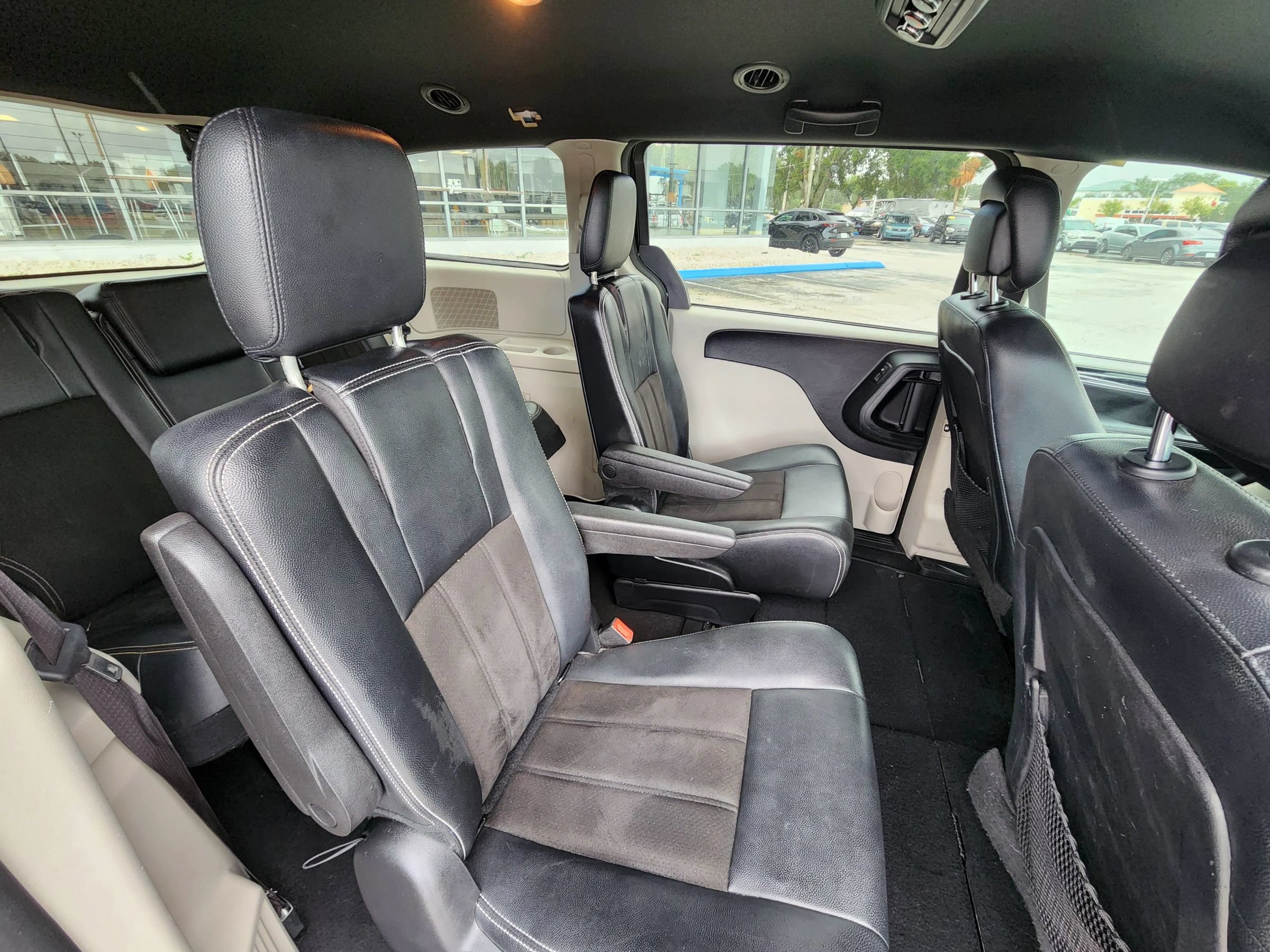 Used 2019 Dodge Grand Caravan SXT FWD image 12
