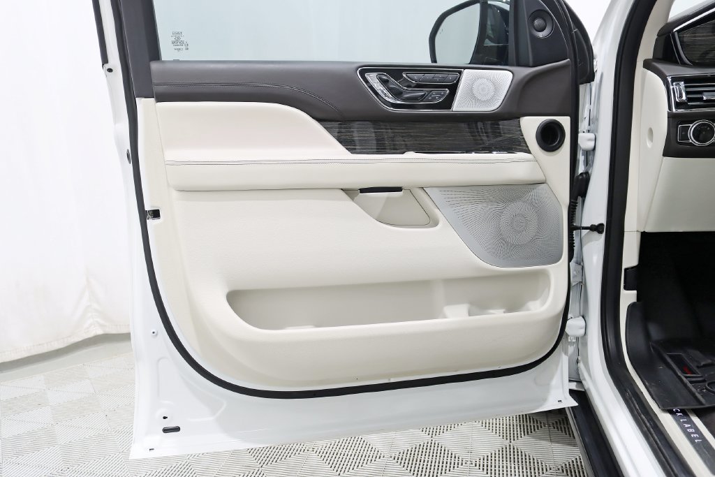 Used 2020 Lincoln Navigator Black Label w/ Cargo Convenience Package AWD/4WD image 38