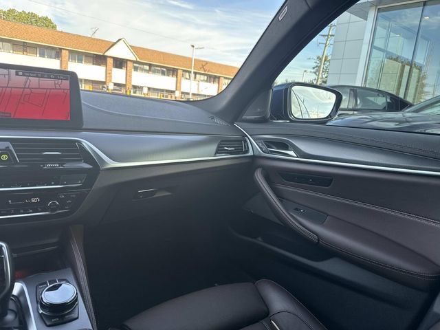 Used 2021 BMW M550i xDrive w/ Executive Package AWD/4WD image 33