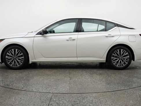Used 2025 Nissan Altima 2.5 SV image 5