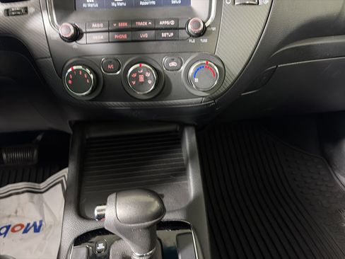 Used 2018 Kia Forte S image 29