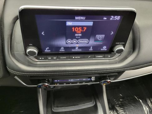 Used 2024 Nissan Rogue SV image 7