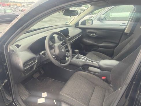 Used 2023 Honda HR-V LX image 4