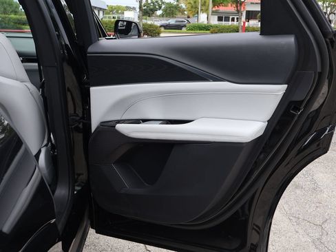 Used 2025 Cadillac Lyriq Luxury RWD image 32