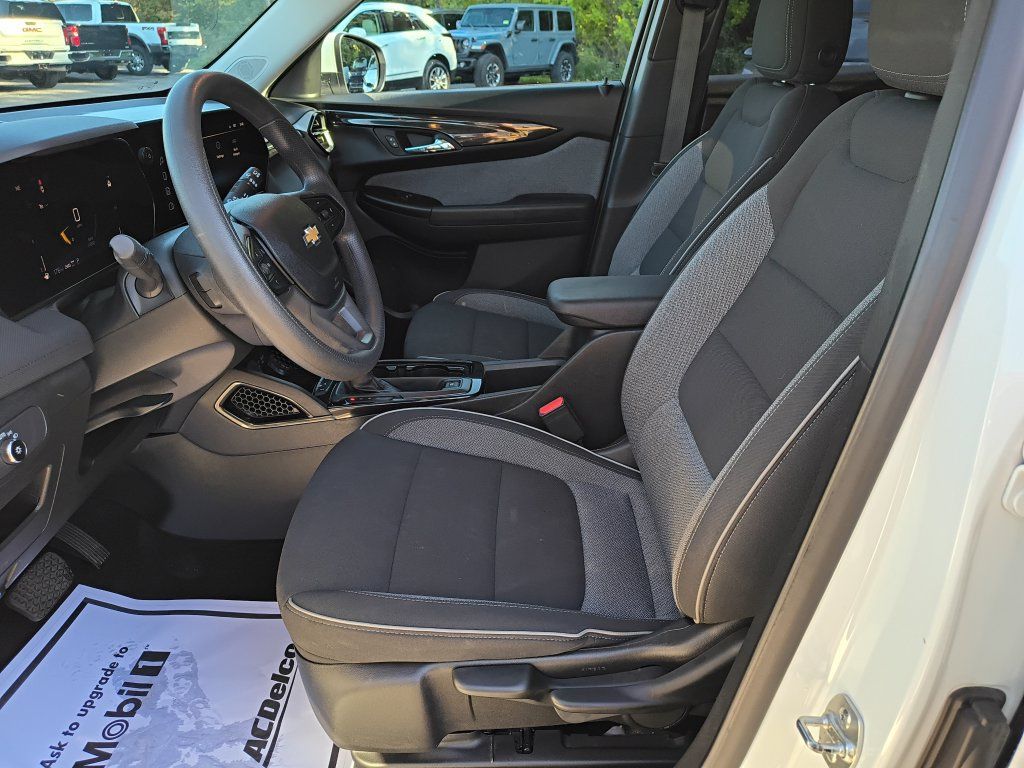 Used 2024 Chevrolet TrailBlazer LT AWD/4WD image 9